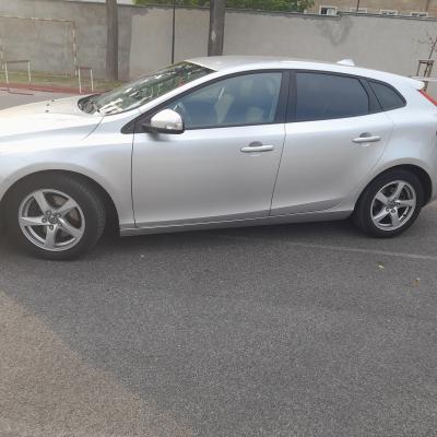 Volvo V40 T2