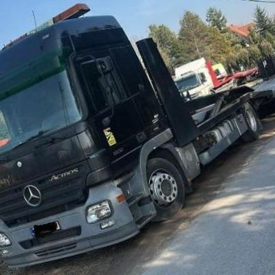Sprzedam samochód ciężarowy Mercedes - Benz + przyczepa ciężarowa
