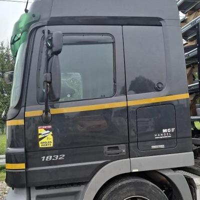 Sprzedam samochód ciężarowy Mercedes - Benz + przyczepa ciężarowa