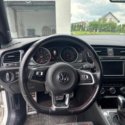 Volkswagen Golf GTI 2.0 TSI Perform