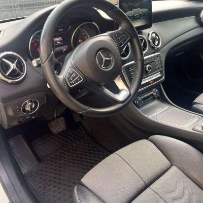 Mercedes-Benz GLA 180 d 7G-DCT