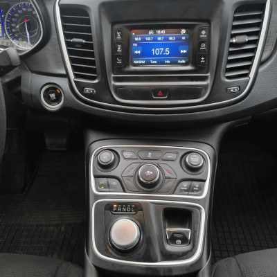 Chrysler 200