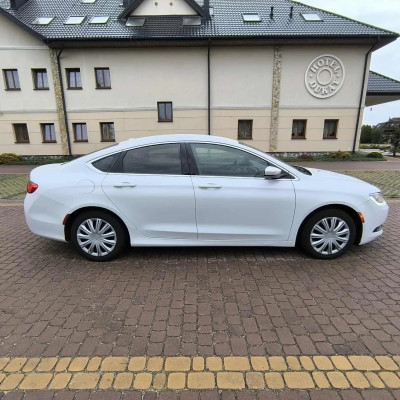 Chrysler 200