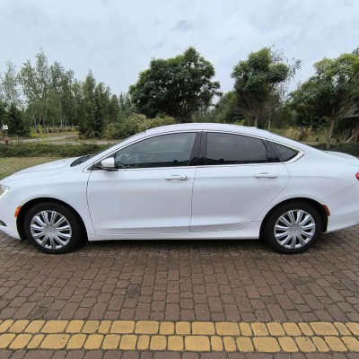 Chrysler 200