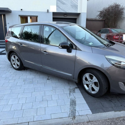Renault Grand Scenic TCe 130 Bose - 7 osób