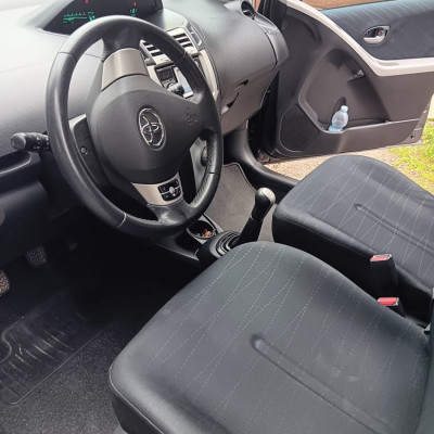 Sprzedam zadbaną Toyotę Yaris 2008