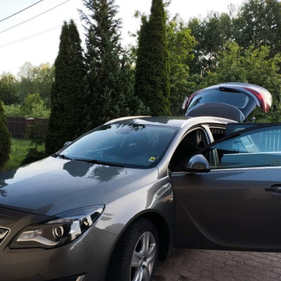 Opel Insignia Srebrny Opel Insignia Sports To