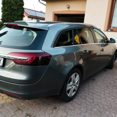 Opel Insignia Srebrny Opel Insignia Sports To
