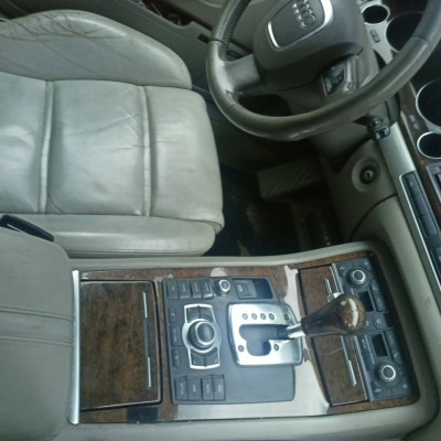 Audi A8 D3 powypadkowe