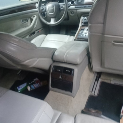 Audi A8 D3 powypadkowe