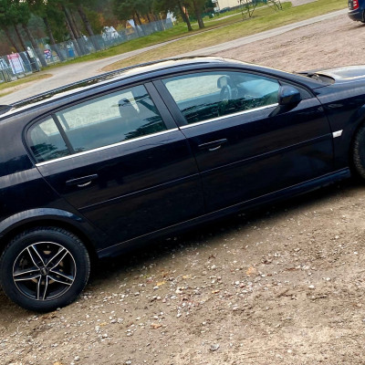 Opel Signum 1.9 CDTI 150KM 2006 Czarna Perła