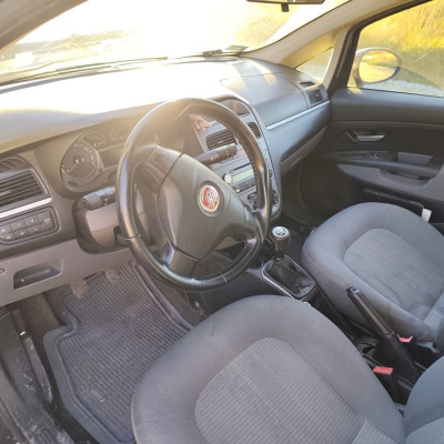 Sprzedam fiat linea -uszkodzony