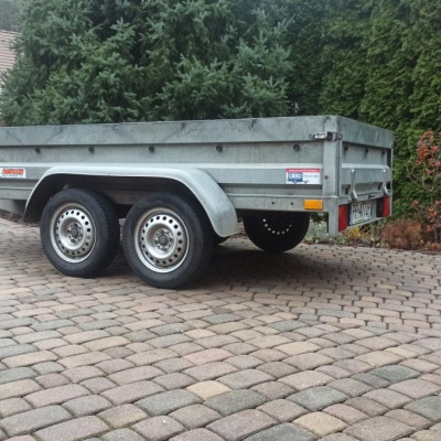 Przyczepka samochodowa dwuosiowa