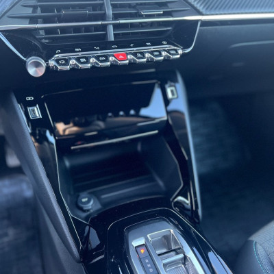 Peugeot 208-e Alure 136KM AT