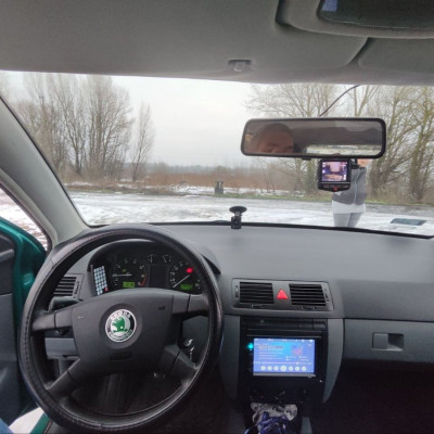 Sprzedam prosty samochód o niskich kosz