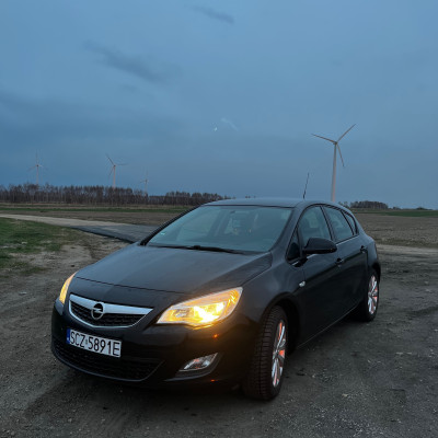 Opel astra J 1.6 115km