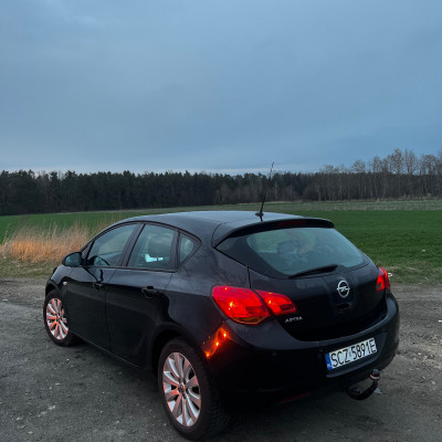 Opel astra J 1.6 115km