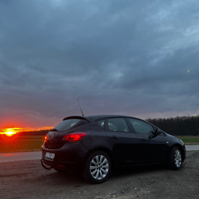 Opel astra J 1.6 115km