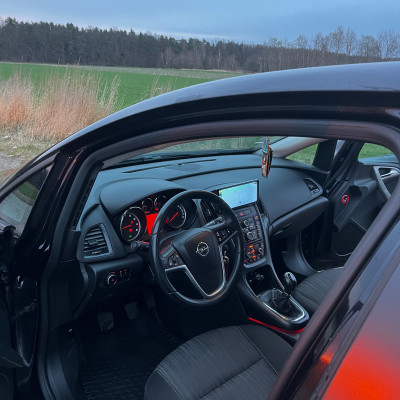 Opel astra J 1.6 115km