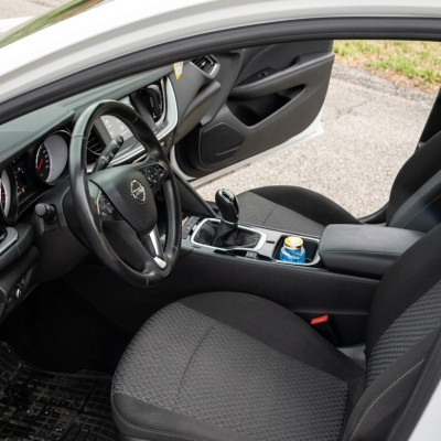 Sprzedam Opel Insignia Grand Sport.