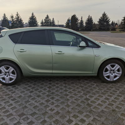 Opel Astra J, benzyna, 2011, 184k przebi