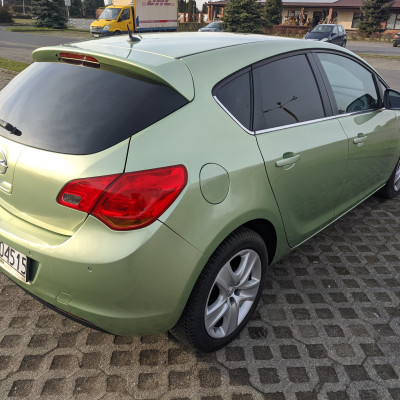 Opel Astra J, benzyna, 2011, 184k przebi