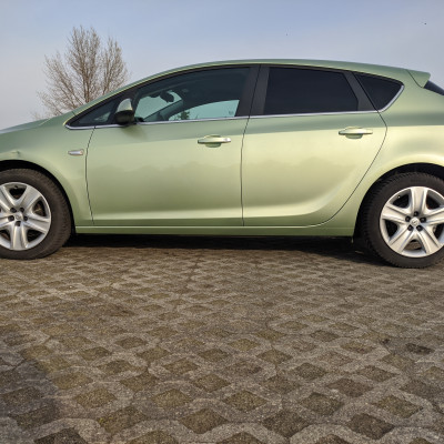Opel Astra J, benzyna, 2011, 184k przebi