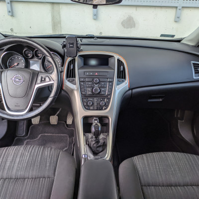 Opel Astra J, benzyna, 2011, 184k przebi