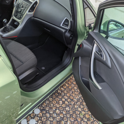 Opel Astra J, benzyna, 2011, 184k przebi