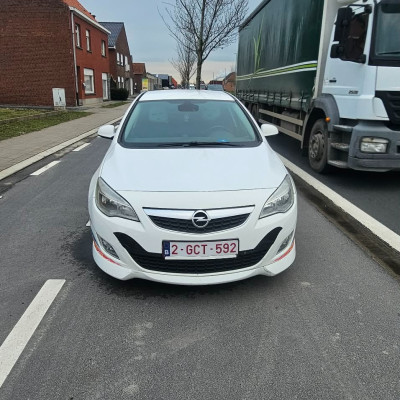 Opel astra j