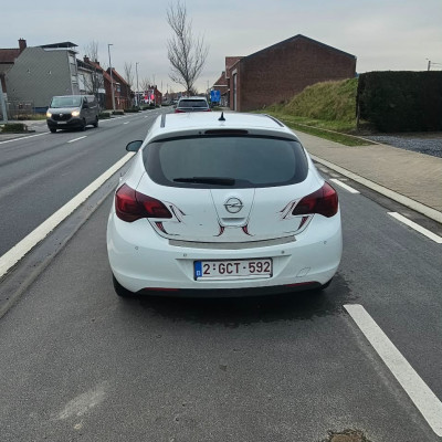 Opel astra j
