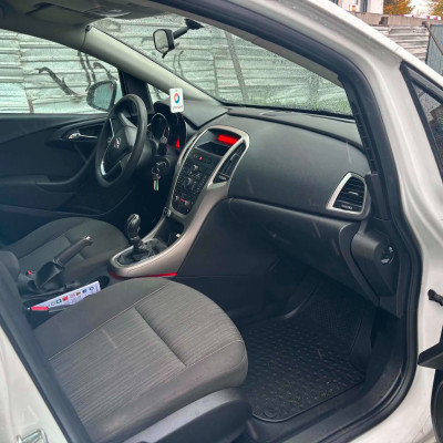 OPEL ASTRA J SPORTS TOURER 2012r.1.7CDTI