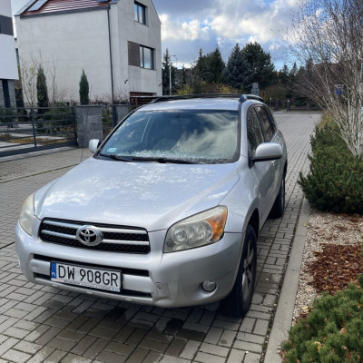 Toyota RAV4 2,4 4WD Limited benzyna auto