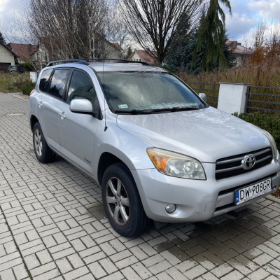 Toyota RAV4 2,4 4WD Limited benzyna auto