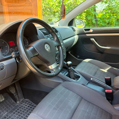 Volkswagen Golf V 1.9 TDI 105 KM 6-bieg