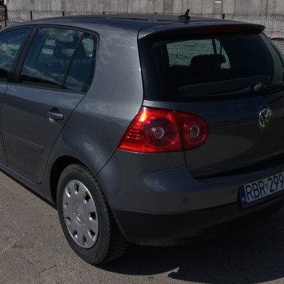 Volkswagen Golf V 1.9 TDI 105 KM 6-bieg