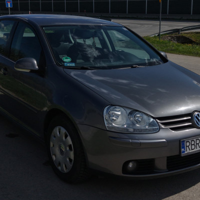 Volkswagen Golf V 1.9 TDI 105 KM 6-bieg