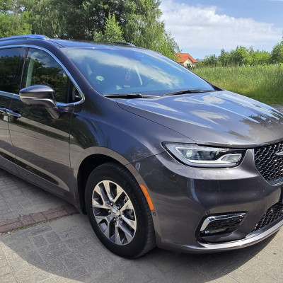 Chrysler Pacifica Hybryda 2022 stan idea