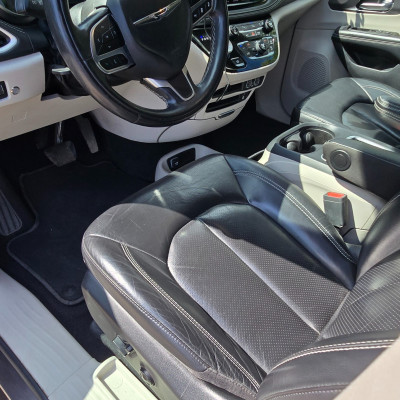 Chrysler Pacifica Hybryda 2022 stan idea