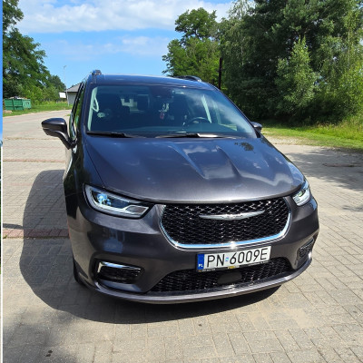 Chrysler Pacifica Hybryda 2022 stan idea