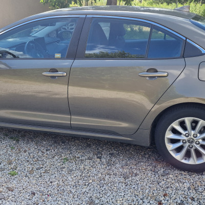 Sprzedam Toyotę Corolla sedan 1.5 Comfo