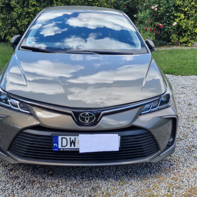 Sprzedam Toyotę Corolla sedan 1.5 Comfo