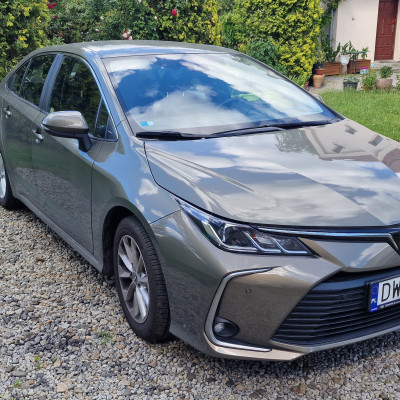 Sprzedam Toyotę Corolla sedan 1.5 Comfo