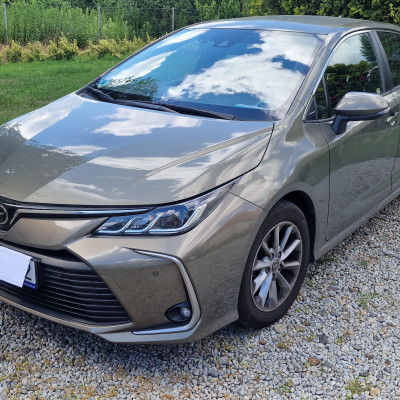 Sprzedam Toyotę Corolla sedan 1.5 Comfo