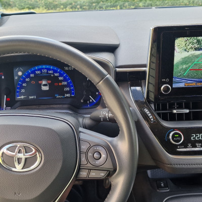 Sprzedam Toyotę Corolla sedan 1.5 Comfo