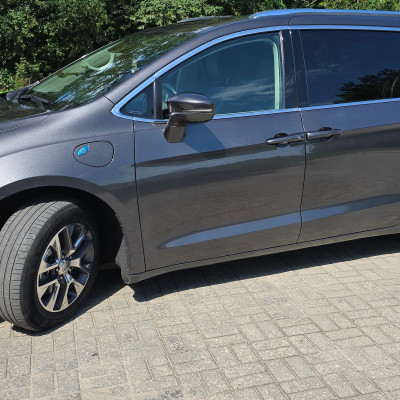 Chrysler Pacifica Hybryda 2022 stan idea