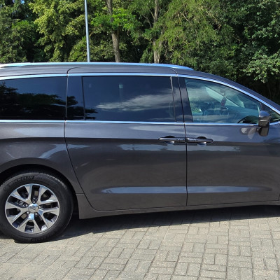 Chrysler Pacifica Hybryda 2022 stan idea