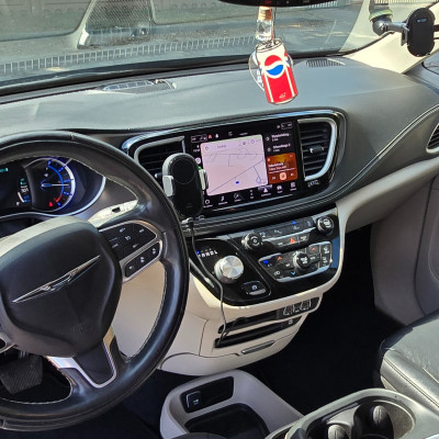Chrysler Pacifica Hybryda 2022 stan idea