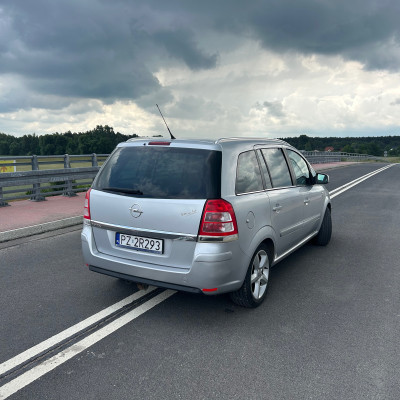 Opel Zafira B 1.4 b/gaz 2010