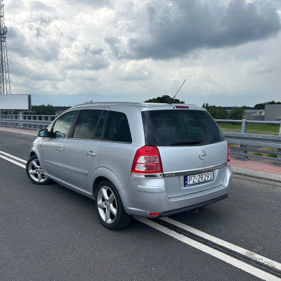 Opel Zafira B 1.4 b/gaz 2010